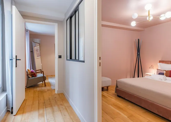 Exceptional Triplex With 6 Bedrooms & Air Conditioning