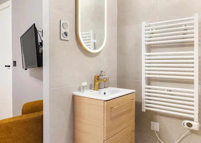 Apartment Exceptional Triplex With 6 Bedrooms & Air Conditioning *