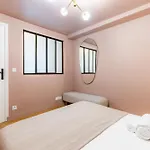 Exceptional Triplex With 6 Bedrooms & Air Conditioning Paris