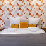 Exceptional Triplex With 6 Bedrooms & Air Conditioning * Paris