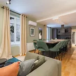 Exceptional Triplex With 6 Bedrooms & Air Conditioning * Paris