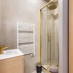 Exceptional Triplex With 6 Bedrooms & Air Conditioning Paris