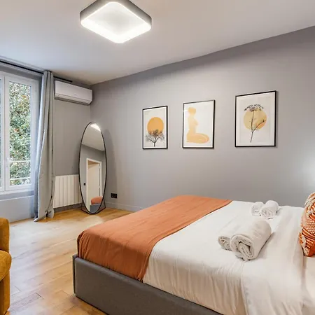 Exceptional Triplex With 6 Bedrooms & Air Conditioning Διαμέρισμα Παρίσι