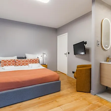 Διαμέρισμα Exceptional Triplex With 6 Bedrooms & Air Conditioning *