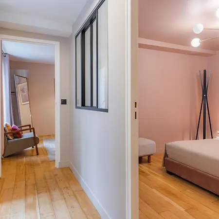 Exceptional Triplex With 6 Bedrooms & Air Conditioning