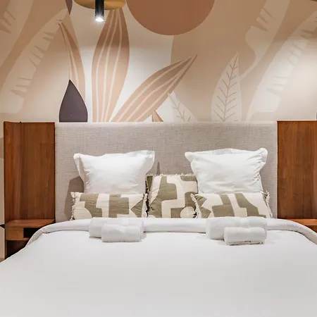 דירה Exceptional Triplex With 6 Bedrooms & Air Conditioning *