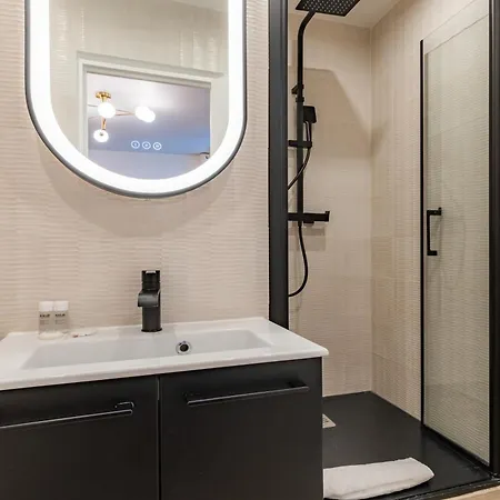 شقة Exceptional Triplex With 6 Bedrooms & Air Conditioning باريس