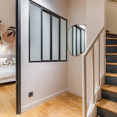 Exceptional Triplex With 6 Bedrooms & Air Conditioning Παρίσι
