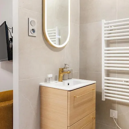 Appartement Exceptional Triplex With 6 Bedrooms & Air Conditioning