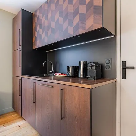 Exceptional Triplex With 6 Bedrooms & Air Conditioning Paris