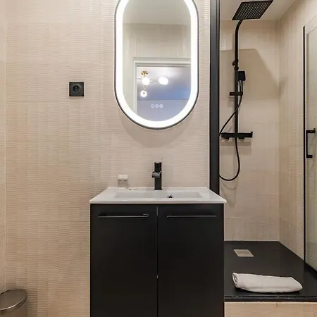 شقة Exceptional Triplex With 6 Bedrooms & Air Conditioning باريس