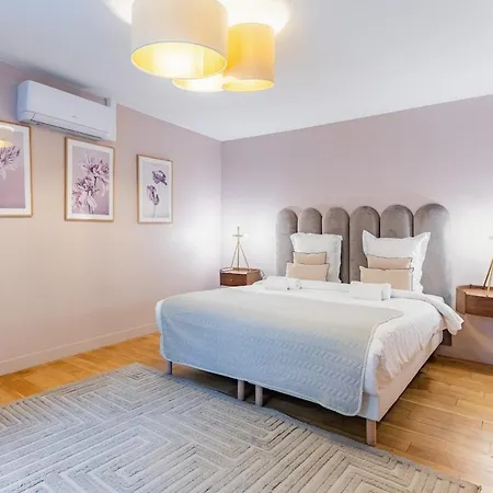 Exceptional Triplex With 6 Bedrooms & Air Conditioning * باريس
