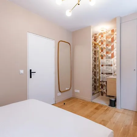 Exceptional Triplex With 6 Bedrooms & Air Conditioning