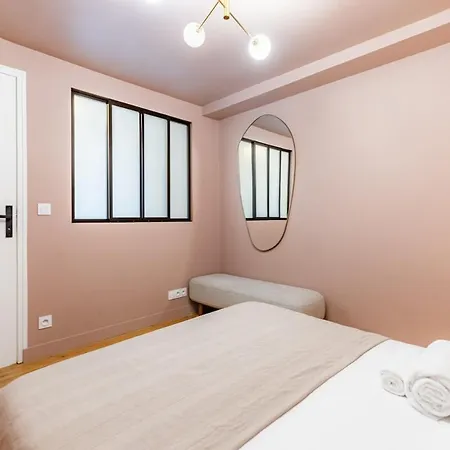 Exceptional Triplex With 6 Bedrooms & Air Conditioning * Paris