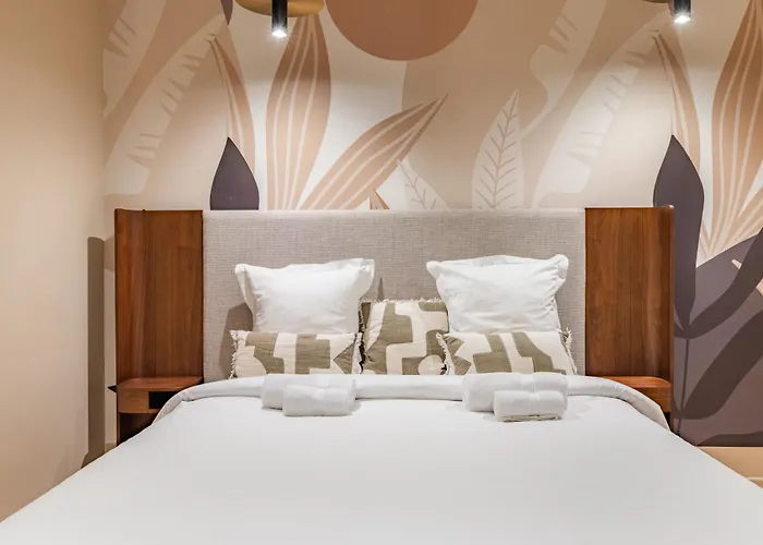 דירה Exceptional Triplex With 6 Bedrooms & Air Conditioning *