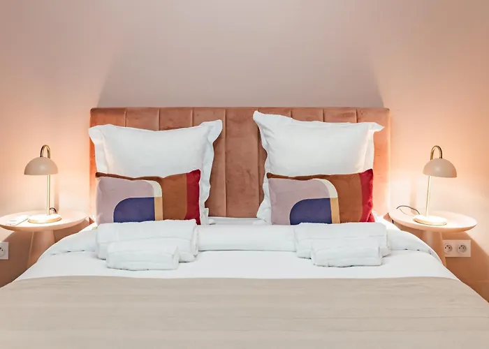 Exceptional Triplex With 6 Bedrooms & Air Conditioning דירה פריז