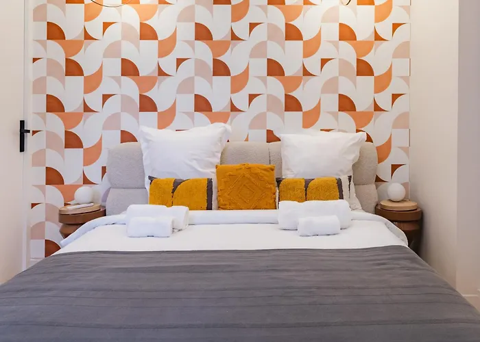 Exceptional Triplex With 6 Bedrooms & Air Conditioning * פריז