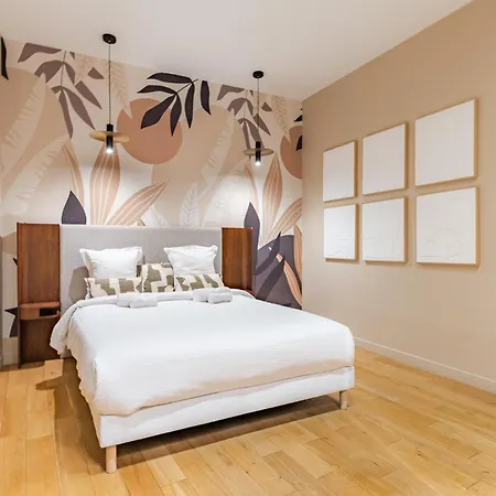 Exceptional Triplex With 6 Bedrooms & Air Conditioning