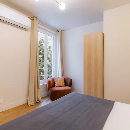 Exceptional Triplex With 6 Bedrooms & Air Conditioning Appartamento