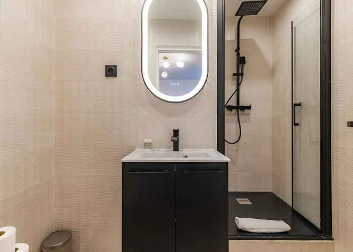Appartamento Exceptional Triplex With 6 Bedrooms & Air Conditioning Parigi
