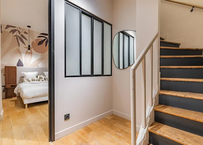 Exceptional Triplex With 6 Bedrooms & Air Conditioning Parigi