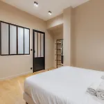 Exceptional Triplex With 6 Bedrooms & Air Conditioning 公寓 巴黎