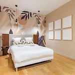 Exceptional Triplex With 6 Bedrooms & Air Conditioning