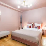 Exceptional Triplex With 6 Bedrooms & Air Conditioning * 巴黎